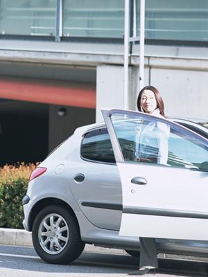 岐阜で愛車を美しく保つ!グラスコーティングのメリットとおすすめサービスガイド